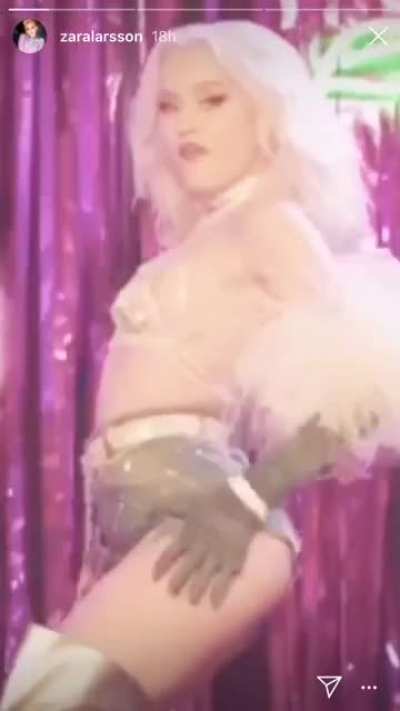 👀