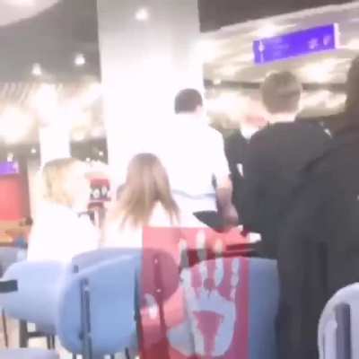 талиб и по совместительству охранник челябинского торгового центра распознал радикальную феминистку, в грубой форме отказавшуюся выдать за него замуж свою двенадцатилетнюю падчерицу #SaveAfghanWomen