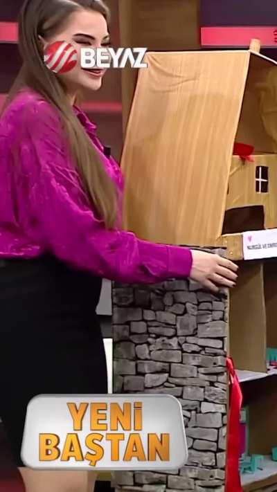 Esra Ezmeci - 2024