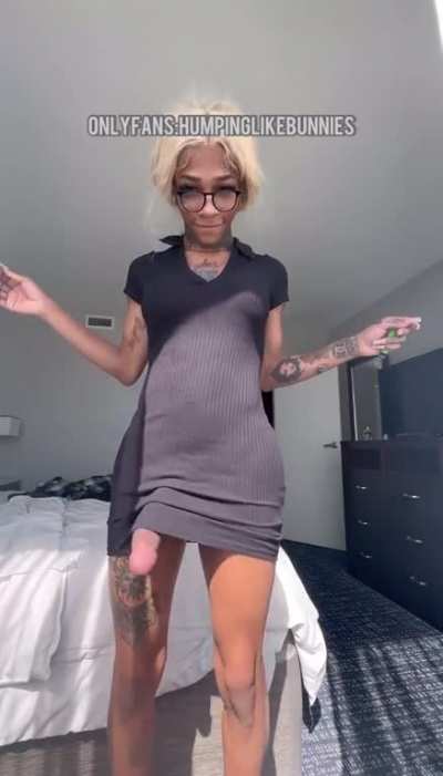 Tgirl with no panties 😍