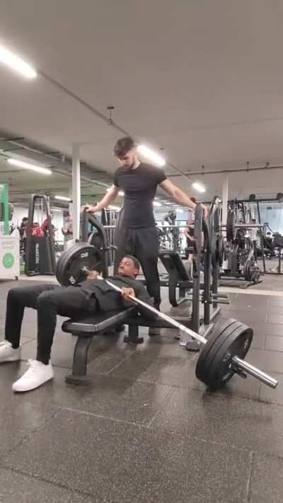 Spotter just watching bro suffer 😭