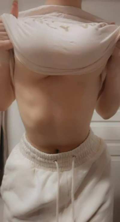 Do you like how these natural DDD’s sit on my tiny waist & 5’1 frame?