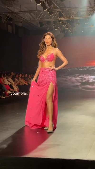 Iranian wh∅re Elnaaz Norouzi loves showing off her body and being fucked by rich Indians. This sl#t has been ruling many Indian dicks way before Nora Fatehi was a thing.
