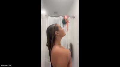 breckie hill shower video