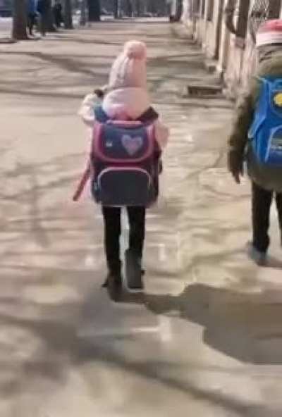 Untied shoelaces can make you fall
