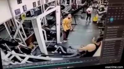 Woman kills herself while attempting to squat 405 lbs (184kg)