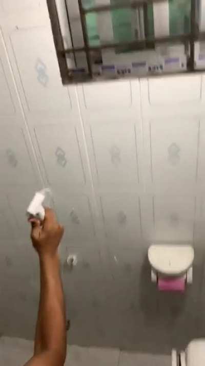 Throwing water at a sleeping spider