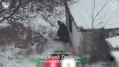 Four FPV drones and two drops targeted a single Russian soldier. Three units competed for the kill, but two drones failed to detonate and the drops exploded about 10 meters away, causing no significant damage. Published by Ukraine’s “Black Swan” unit, 225