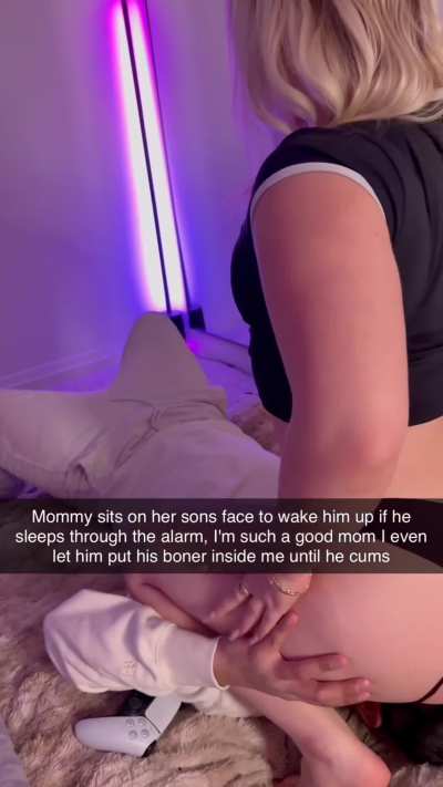 Mommy facesitting and son creampies