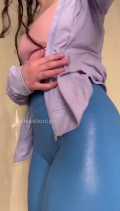 wet leggings are the gooning material you didn’t know you needed 😉