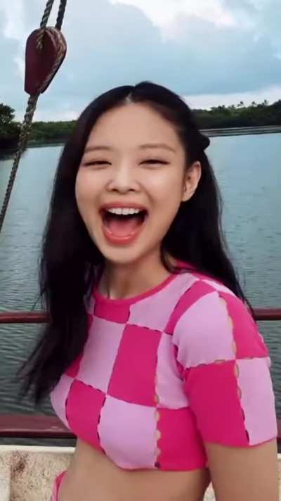 Jennie underboob