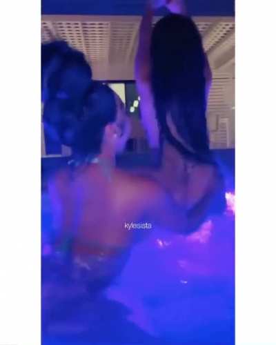 💦