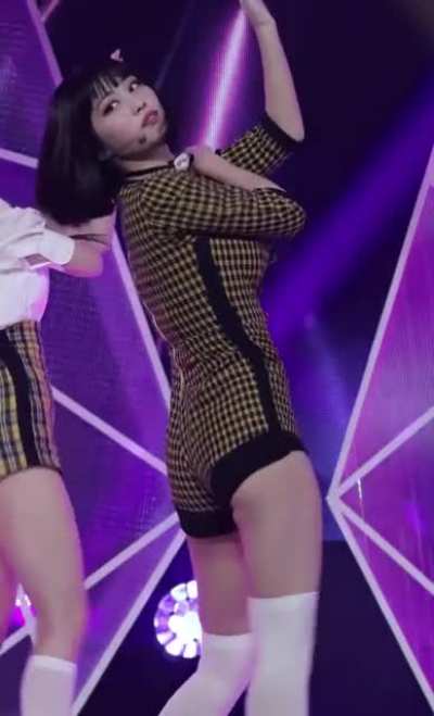 HIRAI MOMO (featuring IM NAYEON)