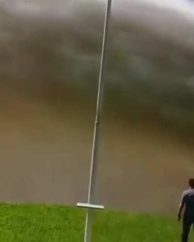 literally 'opening the floodgates' (crosspost from r/BeAmazed)
