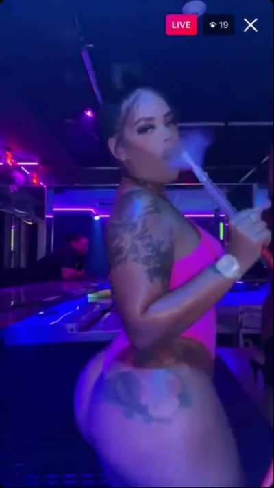 Lee live