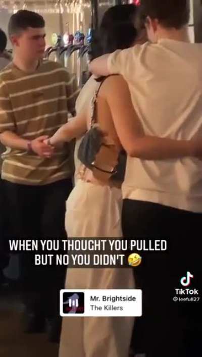 Elne holding Cherry’s hand so she doesn’t get tired while kissing her bf 🥰