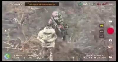 muscovite soldier uses Ukrainian POW as a shield during an assault 