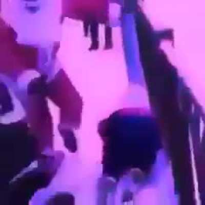 Noel Baba tek attı