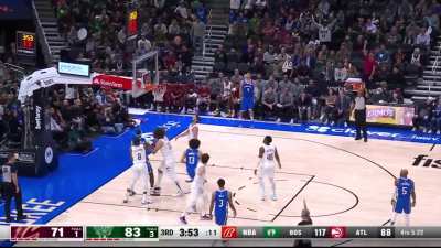 [Highlight] Kevin Love forgets about Brook and he nails his 7th 3-pointer of the game on 8 attempts to give him 29 PTS