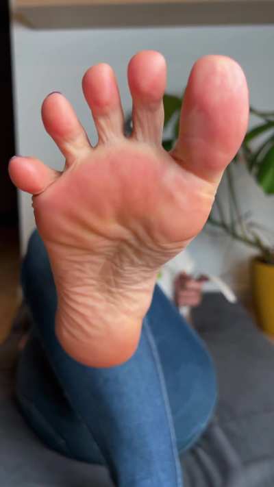 Should I show my second sole too? 😏🌟
