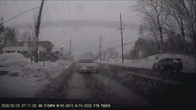 Guy tried his aggressive NJ driving tactics in the snow [oc]
