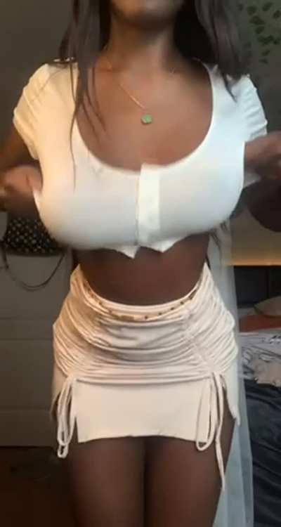 I love to drop my huge tits💘
