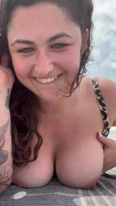 I’m the perfect girl to take to the beach