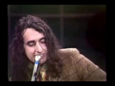 Tiny Tim performing ‘Tiptoe through the tulips’ (1968)