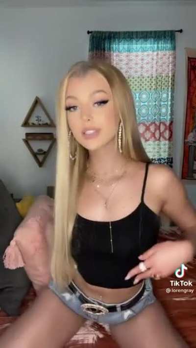 She knows what to do 🥵