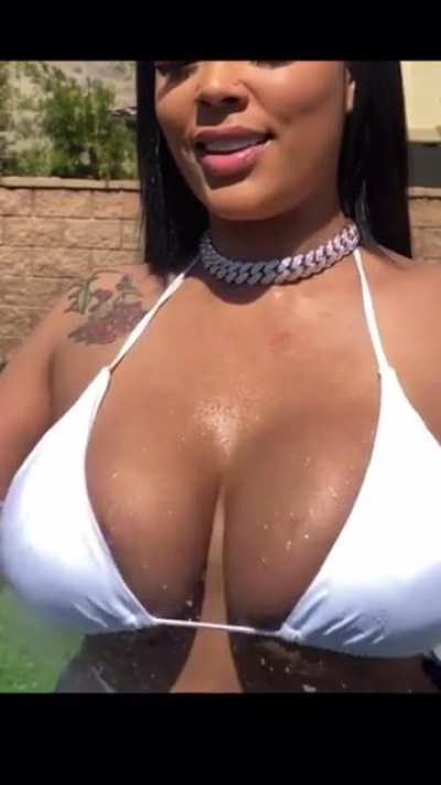 💦💦💦