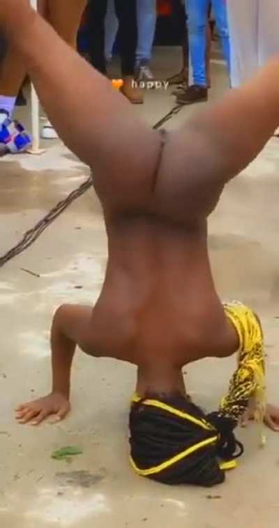 She make it clap
