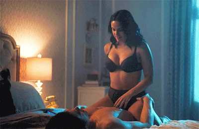 Camila Mendes