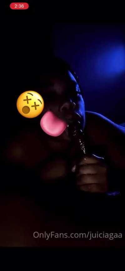 kiya sucking dic*
