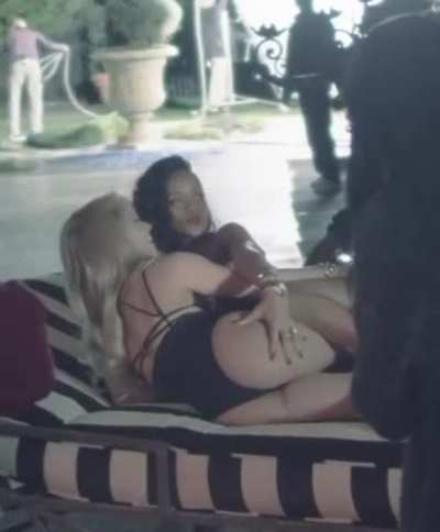 Remember that time Rihanna grabbed Shakira’s ass?