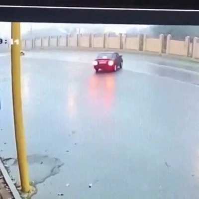 Сбой в матрице. (Видео из РФ на реддите прям больше и больше)
