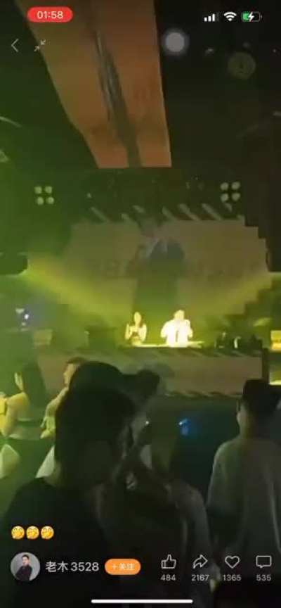 真的有仇啊...