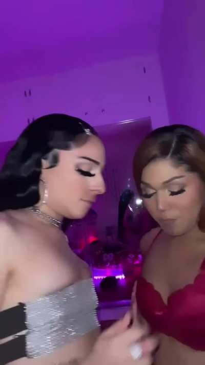 Would u join two trans girls in a three<wbr>some?<wbr>?💕😋