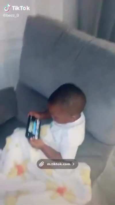 Yo he can stay on the phone