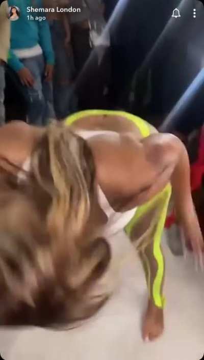 Shaking ass pt2