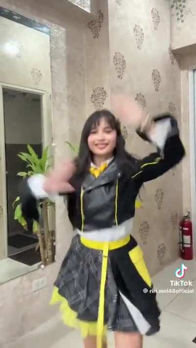 River by MNL48 Riri (she's wearing former member Frances' seifuku)