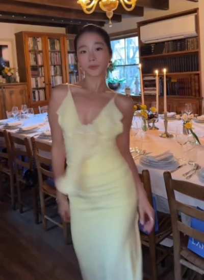 Evelyn Ha's A Very Pretty Girl 😩