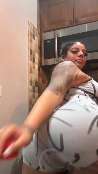 Kk Twerking in the kitchen