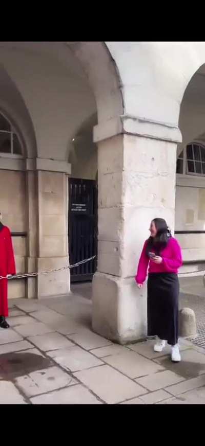 American tourists harass a Queens Guard.