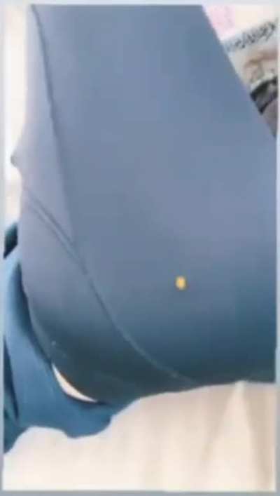 A zoomed in version, since she cheated us of a full size vid 😒