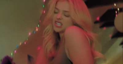 Chloë Grace Moretz pegs you until you see stars