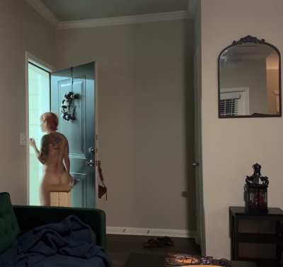 I flashed the pizza man