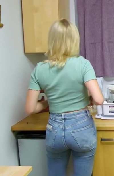 Email Fight in Real Life! Slow-Mo Ass