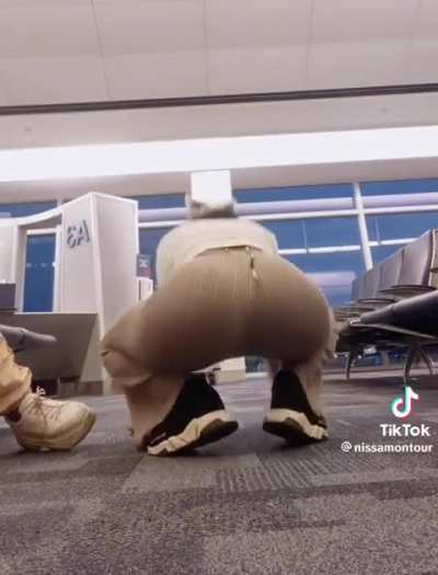 they don’t call her yungsquat for no reason 💦😮‍💨🍑