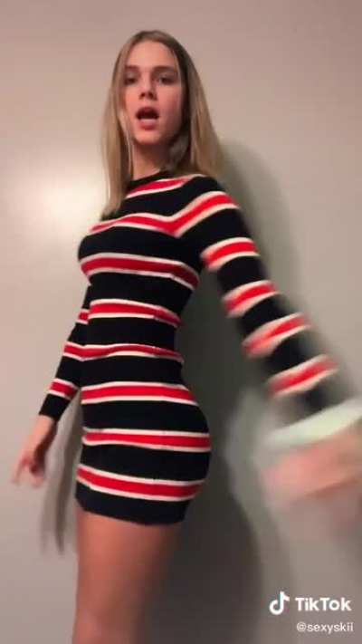 Loving the dress🍑