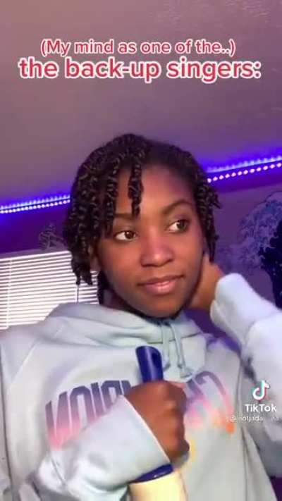The backup singers: What do we come in 😢?